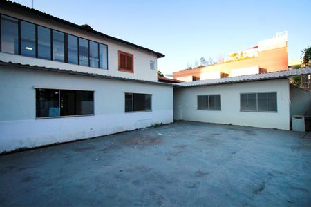 Casa para alugar com 700m², 5 quartos e 2 vagasQuintal