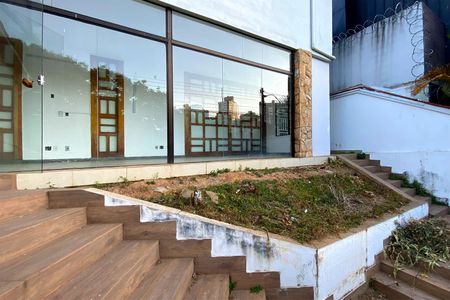 Casa para alugar com 700m², 5 quartos e 2 vagasEntrada