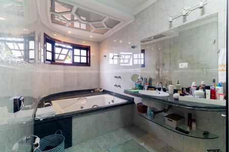 Casa para alugar com 300m², 4 quartos e 2 vagasBanheiro da Suíte