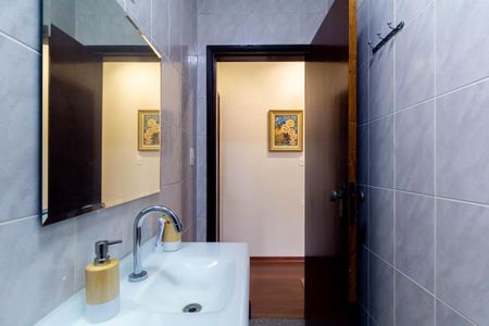 Casa para alugar com 300m², 4 quartos e 2 vagasBanheiro