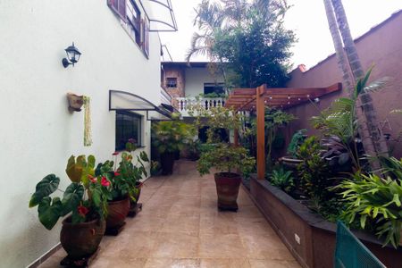 Casa para alugar com 300m², 4 quartos e 2 vagasQuintal