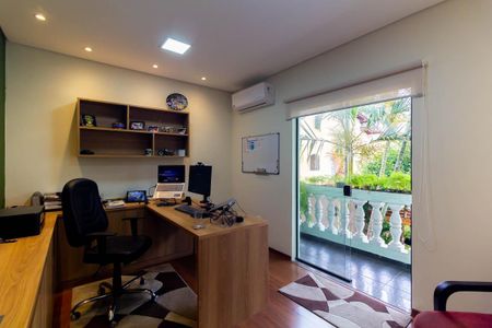 Casa para alugar com 300m², 4 quartos e 2 vagasEscritório