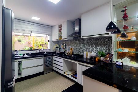 Casa para alugar com 300m², 4 quartos e 2 vagasCozinha