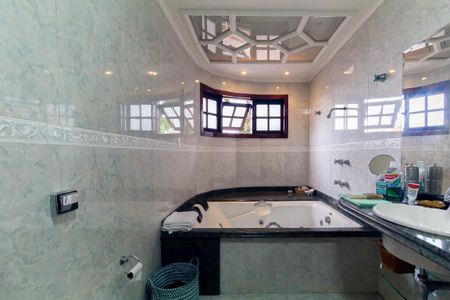 Casa para alugar com 300m², 4 quartos e 2 vagasBanheiro da Suíte