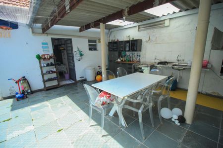 Casa à venda com 100m², 3 quartos e 2 vagas