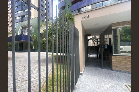 Apartamento para alugar com 211m², 4 quartos e 2 vagasFachada e portaria