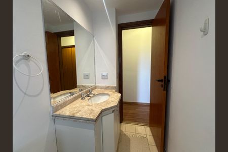 Apartamento para alugar com 211m², 4 quartos e 2 vagasBanheiro Corredor