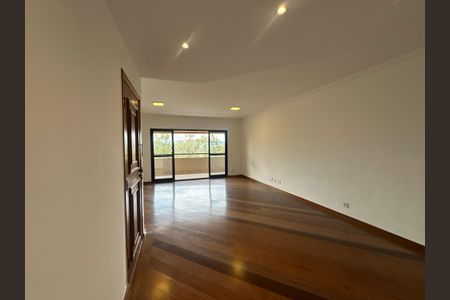 Apartamento para alugar com 211m², 4 quartos e 2 vagasSala