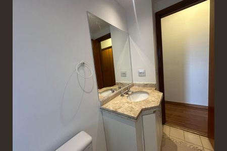 Apartamento para alugar com 211m², 4 quartos e 2 vagasBanheiro Corredor