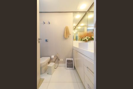 Apartamento à venda com 226m², 3 quartos e 3 vagasSuíte - Banheiro