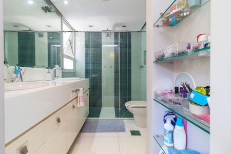 Apartamento à venda com 226m², 3 quartos e 3 vagasSuíte 2 - Banheiro