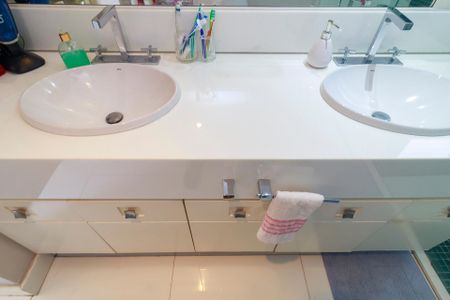 Apartamento à venda com 226m², 3 quartos e 3 vagasSuíte 2 - Banheiro