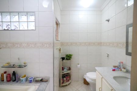 Casa à venda com 325m², 5 quartos e 2 vagasBanheiro da Suíte