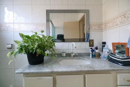 Casa à venda com 325m², 5 quartos e 2 vagasBanheiro Social 1