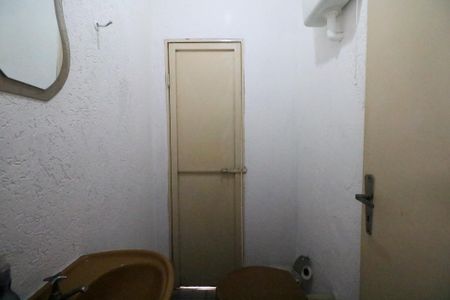 Casa à venda com 325m², 5 quartos e 2 vagasBanheiro da Área da Churrasqueira