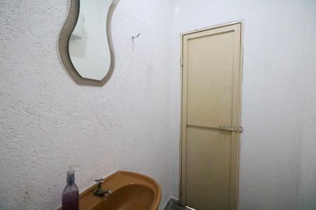 Casa à venda com 325m², 5 quartos e 2 vagasBanheiro da Área da Churrasqueira