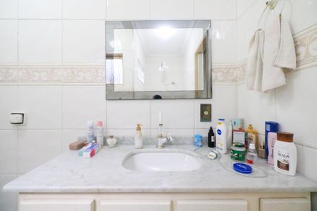 Casa à venda com 325m², 5 quartos e 2 vagasBanheiro da Suíte