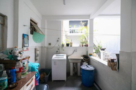 Casa à venda com 325m², 5 quartos e 2 vagasQuintal e Área de Serviço