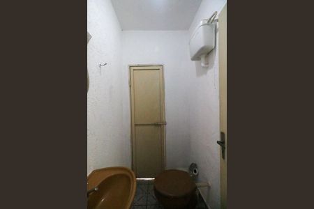 Casa à venda com 325m², 5 quartos e 2 vagasBanheiro da Área da Churrasqueira