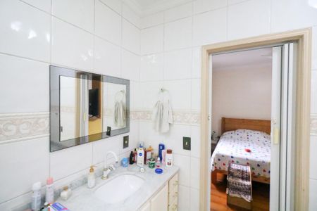 Casa à venda com 325m², 5 quartos e 2 vagasBanheiro da Suíte