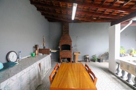 Casa à venda com 325m², 5 quartos e 2 vagasChurrasqueira