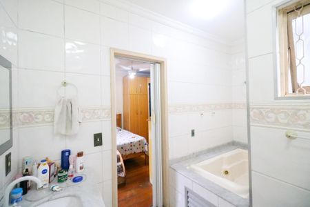 Casa à venda com 325m², 5 quartos e 2 vagasBanheiro da Suíte