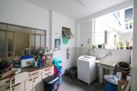 Casa à venda com 325m², 5 quartos e 2 vagasQuintal e Área de Serviço