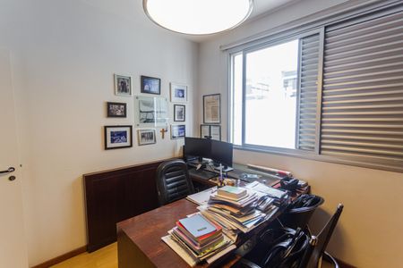 Apartamento à venda com 155m², 4 quartos e 3 vagasQuarto 4