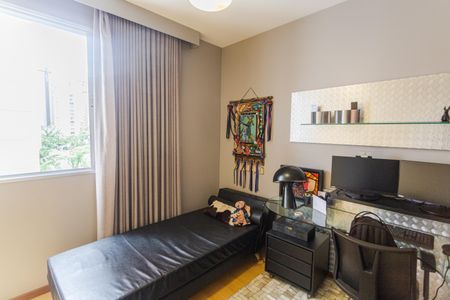 Apartamento à venda com 155m², 4 quartos e 3 vagasQuarto 2