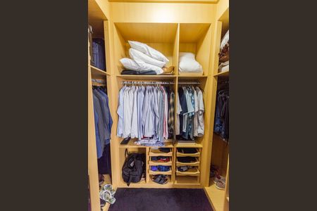 Apartamento à venda com 155m², 4 quartos e 3 vagasCloset da Suíte