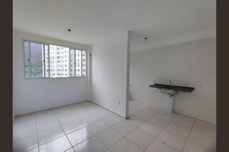 Sala de apartamento para alugar com 2 quartos, 48m² em Barra da Tijuca, Rio de Janeiro