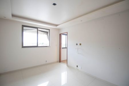 Sala de casa de condomínio para alugar com 2 quartos, 90m² em Porto Velho, São Gonçalo