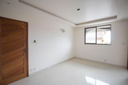 Sala de casa de condomínio para alugar com 2 quartos, 90m² em Porto Velho, São Gonçalo