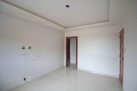 Sala de casa de condomínio para alugar com 2 quartos, 90m² em Porto Velho, São Gonçalo