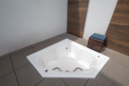 Apartamento para alugar com 46m², 2 quartos e 2 vagas Apartamento para alugar com 46m², 2 quartos e 2 vagasÁrea comum - Jacuzzi