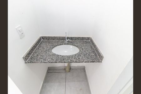 Apartamento para alugar com 34m², 2 quartos e sem vagaBanheiro