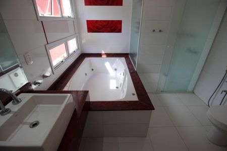 Casa de condomínio para alugar com 300m², 3 quartos e 4 vagas