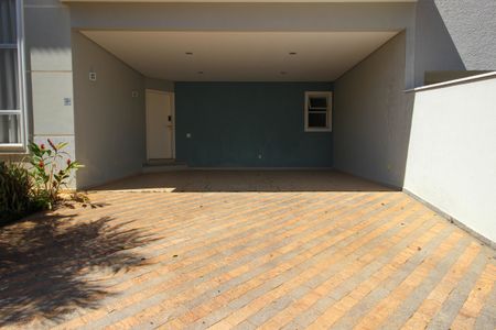 Casa de condomínio para alugar com 300m², 3 quartos e 4 vagas