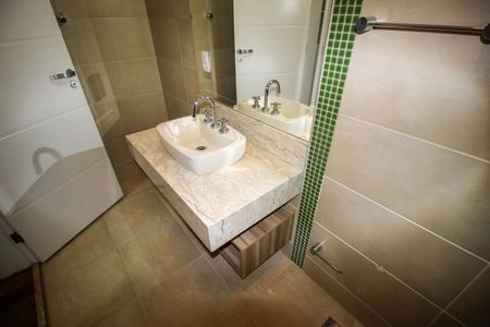 Casa de condomínio para alugar com 300m², 3 quartos e 4 vagas