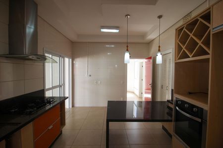 Casa de condomínio para alugar com 300m², 3 quartos e 4 vagas