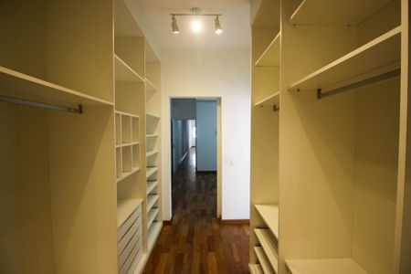 Casa de condomínio para alugar com 300m², 3 quartos e 4 vagas