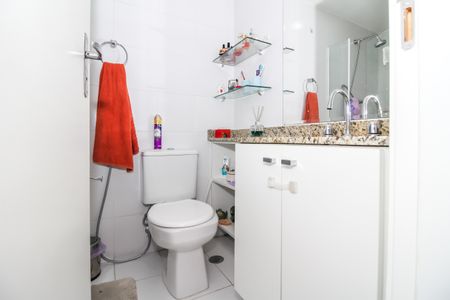 Apartamento à venda com 94m², 2 quartos e 2 vagas Apartamento à venda com 94m², 2 quartos e 2 vagasBanheiro social