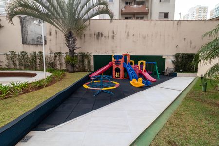 Apartamento à venda com 94m², 2 quartos e 2 vagas Apartamento à venda com 94m², 2 quartos e 2 vagasÁrea comum - Playground
