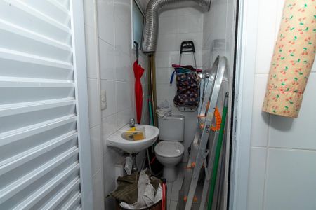 Apartamento à venda com 94m², 2 quartos e 2 vagas Apartamento à venda com 94m², 2 quartos e 2 vagasBanheiro de Serviço