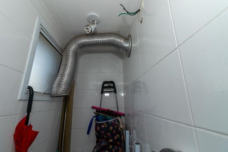 Apartamento à venda com 94m², 2 quartos e 2 vagas Apartamento à venda com 94m², 2 quartos e 2 vagasBanheiro de Serviço