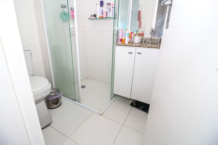 Apartamento à venda com 94m², 2 quartos e 2 vagas Apartamento à venda com 94m², 2 quartos e 2 vagasBanheiro da Suíte