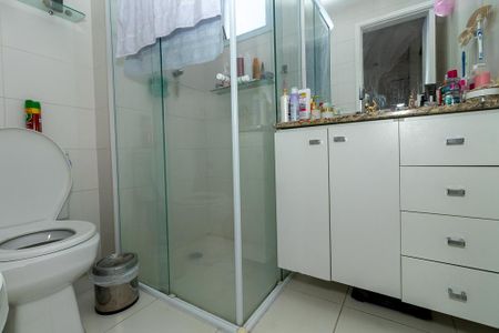 Apartamento à venda com 94m², 2 quartos e 2 vagas Apartamento à venda com 94m², 2 quartos e 2 vagasBanheiro da Suíte