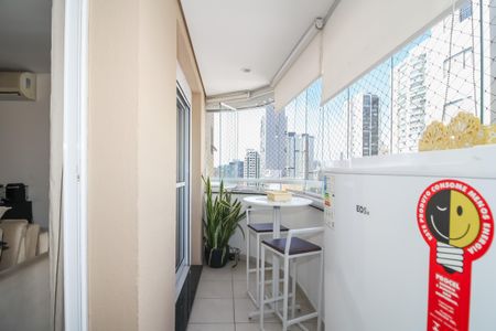 Apartamento à venda com 94m², 2 quartos e 2 vagas Apartamento à venda com 94m², 2 quartos e 2 vagasVaranda