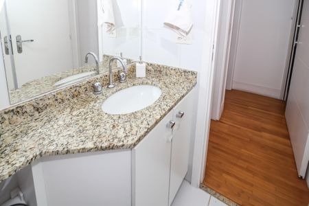 Apartamento à venda com 94m², 2 quartos e 2 vagas Apartamento à venda com 94m², 2 quartos e 2 vagasBanheiro social
