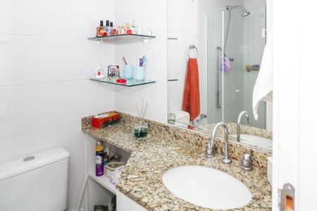 Apartamento à venda com 94m², 2 quartos e 2 vagas Apartamento à venda com 94m², 2 quartos e 2 vagasBanheiro social